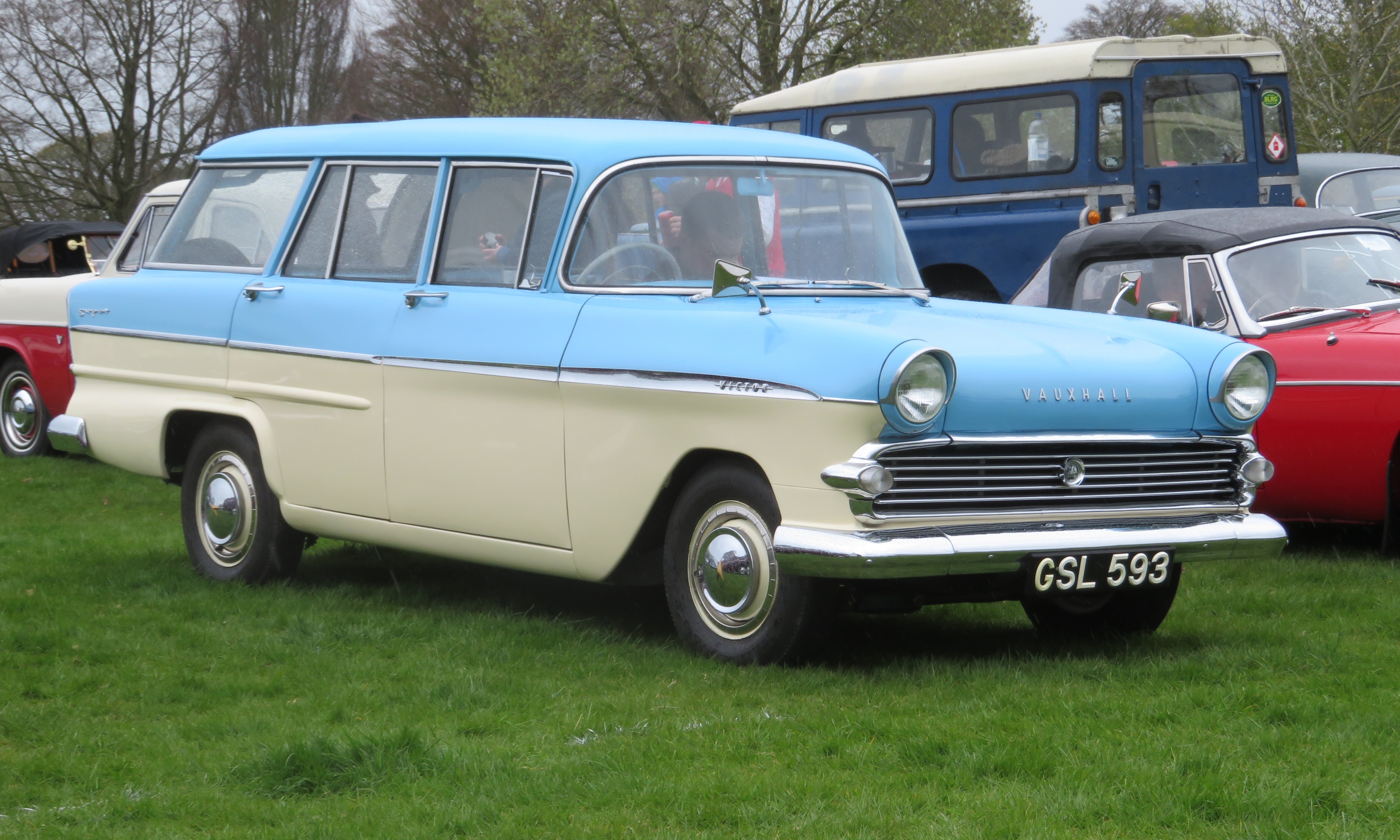 Vauxhall_Victor_estate_registered_May_1962_1507cc.jpg
